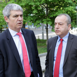 Служебният министър на труда и социалната политика Гълъб Донев (вдясно) и президентът на КНСБ Пламен Димитров. Сн.: БТА