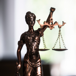 Случва се правосъдието да е... незаконнно. Това страва милиони на държавата. Сн.: Shutterstock