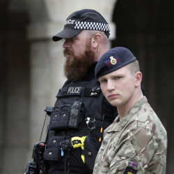 Полицията във Великобритания е осуетила 10 ислямистки конспирации и четири заговора на крайнодесни екстремисти. Сн.: БТА