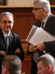 Йордан Цонев и Румен Гечев са вносители на промените в Закона за потребителския кредит. Сн.: БГНЕС