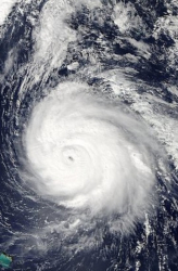 Снимка на движението на урагана ”Гонзало”, направена от сателит над Атлантическия океан на 16.10 и представена от НАСА на 18-ти. Сн.: EPA/БГНЕС 