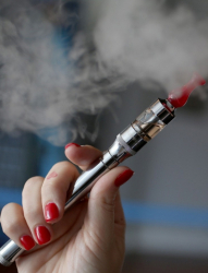 В парата от електронните цигари са открити канцерогени като формалдехид и ацеталдехид. Сн.: Getty Images/Guliver