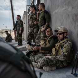 В Сирия кюрдски въоръжени формирования воюват предимно против ”Ислямска държава”. Сн.: EPA/БГНЕС