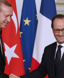 Турция да направи по-нататъшни стъпки за признаване на истината, призовава френският президент. Сн.: EPA/БГНЕС