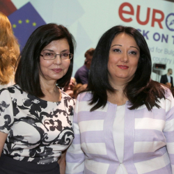Меглена Кунева и Лиляна Павлова по време на неотдавнашната дискусия ”Европа отново на път”. Сн.: БТА