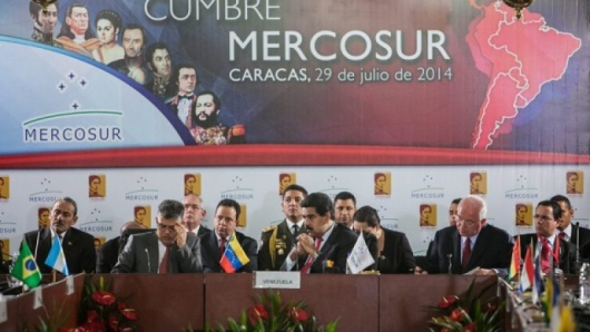 Лидерите на страните-участнички в Южноамериканския общ пазар МЕРКОСУР на срещата в Каракас. Снимка: EPA