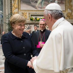 Ангела Меркел окачестви като трогателни и вдъхновяващи изказвания на папа Франциск. Сн.: БТА