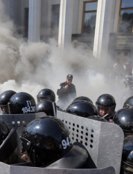 Пред парламента на Украйна беше взривена граната. Сн.: EPA/БГНЕС