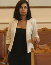 Корупцията не се лекува със заклинания и билки, заяви Меглена Кунева. Сн.: БГНЕС