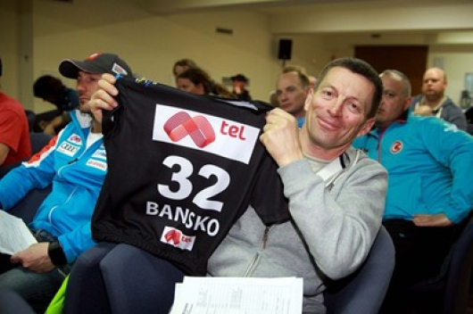 Виктор Жеков показва номера с който Александра Жекова ще стартира в квалификацията