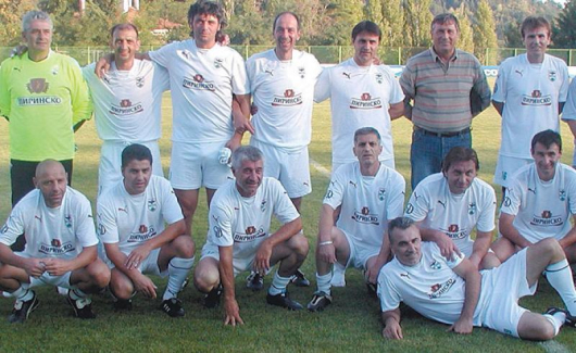 Пиринци заедно с треньорския екип, представен от Борис Николов и Борислав Хаджиев-Шмайзера