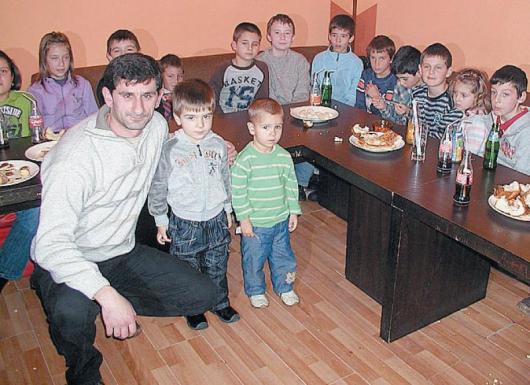 М. Стефанов и възпитаниците му празнуват успешната първа година в историята на своя клуб