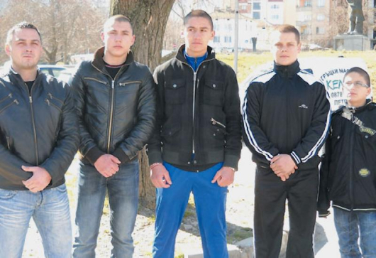 Треньорът Сл. Христов /най-вляво/ с четиримата представители на клуба в първенството