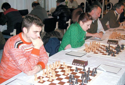 Авторите на трите най-изненадващи победи досега в турнира - Ат. Станоев /вляво/, Ал. Андомахи и И. Вакъвчиев /вдясно/