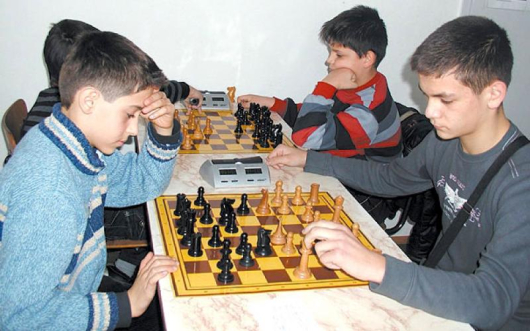 I етап от игрите се превърна в лека тренировка за В. Методиев /в средата/