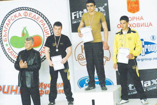 Д. Дановски /в средата/ спечели първия медал за България в Росолина ди Маре